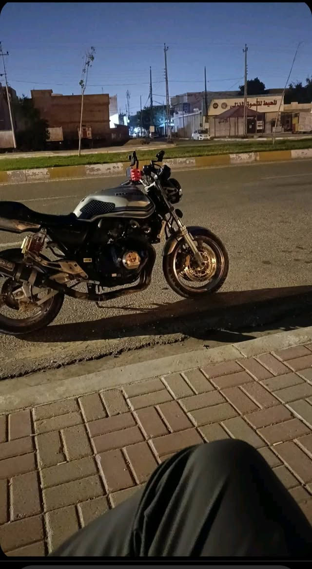 السلام عليكم 
سيبي فور محرك 400 سكيورتي هايبر جيل ثاني موديل 2008 ما مفتوحه 

لون رصاصي 

دراجه ما ممدود عليها سبانه قبل يومين طالعه من ادامه تايرات وزنجيل ودهن وغسل كهربائيات كلها شغاله لايتات وزنون وأشاير  وصوتها رعيد وياها كاتم وخوذه هديه  

ىملاحظه بيها كمرك ومنفيس /سعرها كلش حلوه الله شاهد 

اي استفسار ***********

الانبار رمادي
