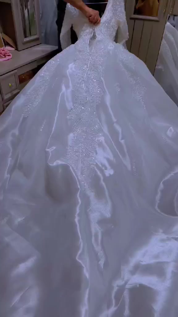 سلام عليكم بنات حبيباتي عندي بدله مال عرس بيضها ناصع نوعها ستن ثقيل تجنن والله  اريد أبيعها ب ١٣٠ وبيها مجال مكاني بغداد الدورة والي قريبين من الدورة احنه نوصله  بلاش بس الي بعيدة هي تأخذها


**إذا كنت صاحب هذا الإعلان وتريد حذفه لأي سبب، رجاءا أرسل رسالة إلى الدعم الفني**