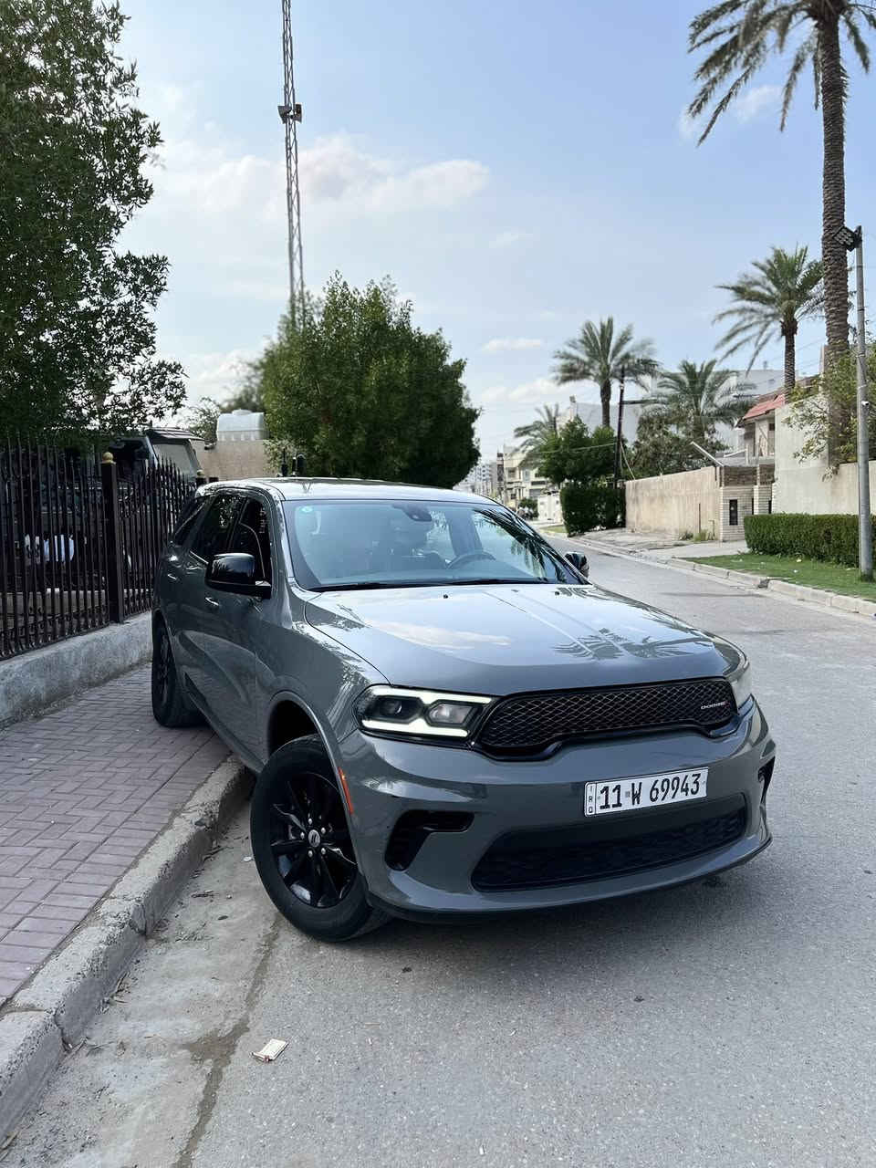 السلام عليكم🙋🏻‍♂️.           السعر 👈🏻233👉🏻 وبيها مجال
من رخصة الادمن المحترم .
للبيع سيارة دورانجو 2023 اصل اصل 
R/T 5700
وارد امريكي 
لون مميز اسمنتي 🩶
السيارة بيها الباب الخلفي والباقي مكفول 
كفالة عامة بچم كبس بدون ايرباكات شواصي
لغود كفالة 
صور الحادث مرفقة بالمنشور مع السونار
مواصفات السيارة 7 راكب 3 قطع تبريد 
كشنات جلد كشنات كهرباء تحكم ستيرن
جهتين مثبت سرعة حساسات امامية 
خلفية + رادارات 
معروفة مواصفات ال RT
رقم السيارة بغداد بأسمي مكاني بغداد
السعر $233 وبيها مجال 
للتواصل ***********
