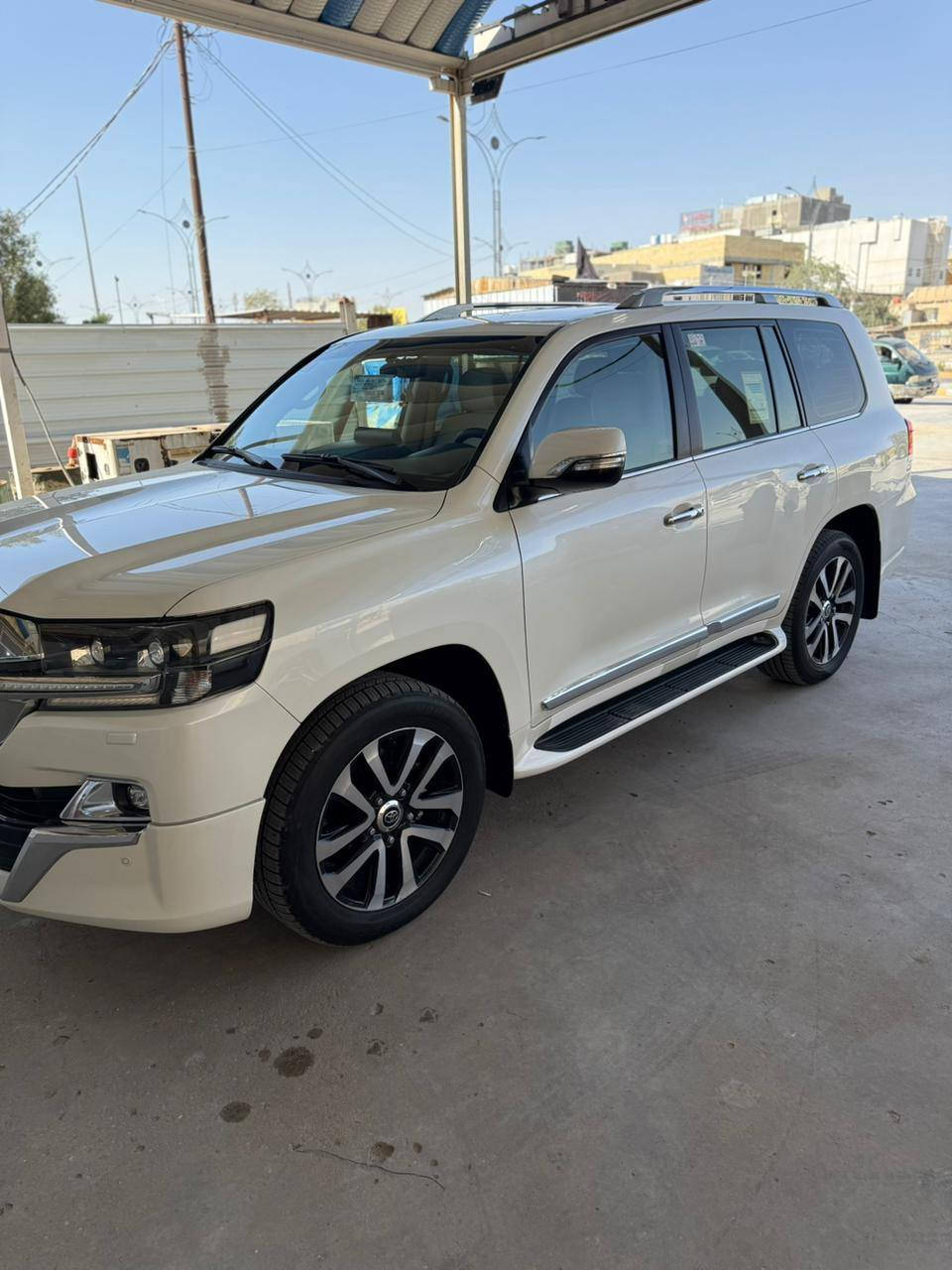 السلام عليكم لاندكروزر 19 ساز اصل كفاله مواصفات لكزز معروفه فول ماشيه 78 مكان السياره ناصريه مركز ***********  و ***********سعرها 525 وبيها مجال بسيط ‏‪
