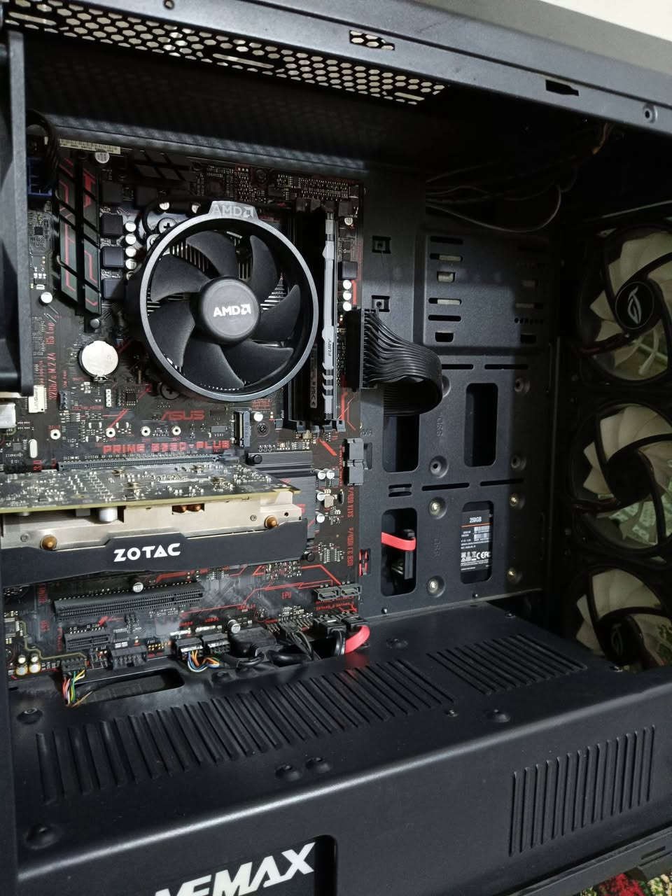 السلام عليكم
شباب pcللبيع 
المواصفات 
اللوحة الأم: asus prime b350 plus
المعالج رايزن5 1500
كرت الشاشة: gtx1050ti
الرام:8 گيگا
الذاكرة:ssd250+واحد تيراhdd
الباور سبلاي:500w
الكيس اربع مراوح
كيبورد :ريددراگونk556rgb
الماوس: فانتكg402
الشاشة: سامسونغ 75 فريم
وياها سماعة
دنگل بلوتوث +وايفاي
مكاني النجف 
+9647816292092 رقمي 
والي يحب يشتري بي خير ويتدلل
