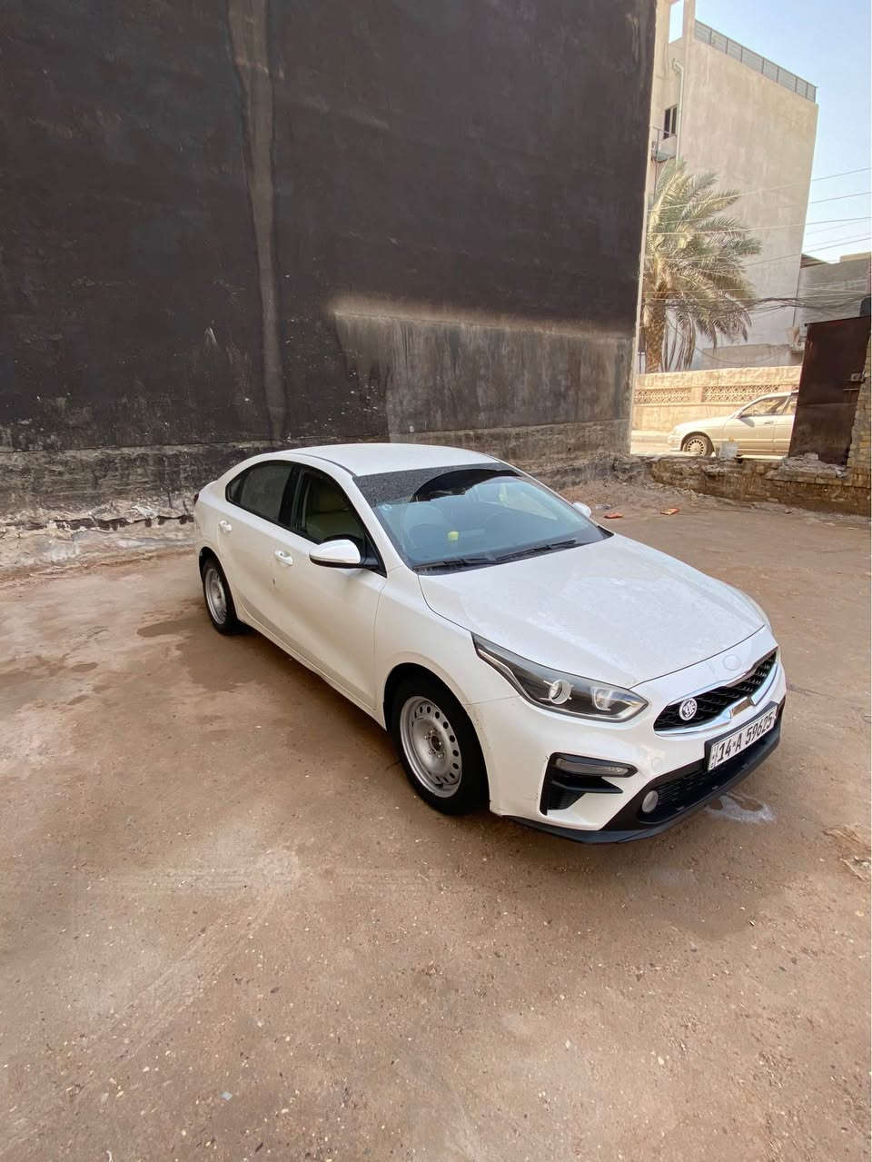 كيا سيراتو 2019
ماشيه 90الف حقيقي
1تحكم ستيرن
2تبريد خلفي
3كشنات جلد داخل بيجي
4لايت زنون 
ويلكب عدد 5 سبير ما نازل 
السياره بيها بابين بارد وشبر قبق الجنطه المقارن بيها حالوب خفيف ما يبين خفيف السياره جاهزه مابيها نقص 
السعر 137 وبيها مجال 
***********
مكينه 1600كير مكفولات من كلشي شرط وين ما تريد تفحص البصرة, العراق
