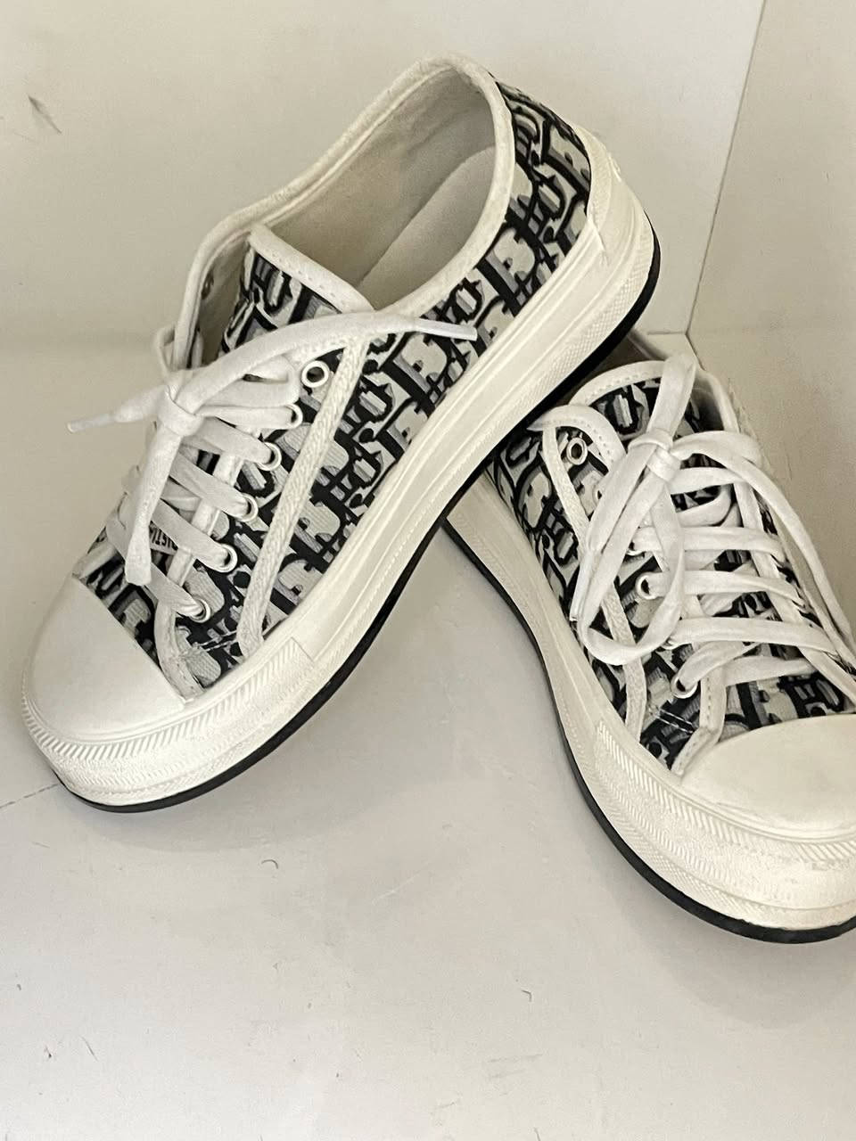 بوتين ملبوس مره وحده قياس ٣٨
توصيل فقط


**إذا كنت صاحب هذا الإعلان وتريد حذفه لأي سبب، رجاءا أرسل رسالة إلى الدعم الفني**