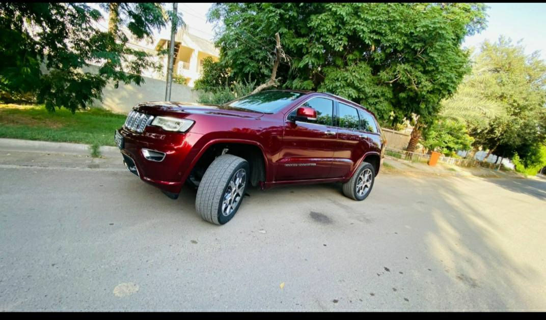 سلام عليكم
جيب 2020 خليجي 
مواصفات ١/١ اوفرلاند
جكات . ٣ شاشات 
بانوراما . تدفئة وتبريد كشنات تدفئة دركة 
بصمة . صندوق جك
داخل قرميدي 
فور ويل . وستيرن كهرباء 
وباقي مواصفات الاوفر لاند 
مكفولة من صبغ وتبديل وحالوب . عدا بارد بالجاملغ الامامي
رقم شمالي بأسمي 
مكان السيارة بغداد 
السعر ٢٨٣٠٠ مع مجال بسيط 
السيارة نظيفة جدا وجاهزة بدون اي نقص 
للاستفسار / ***********
