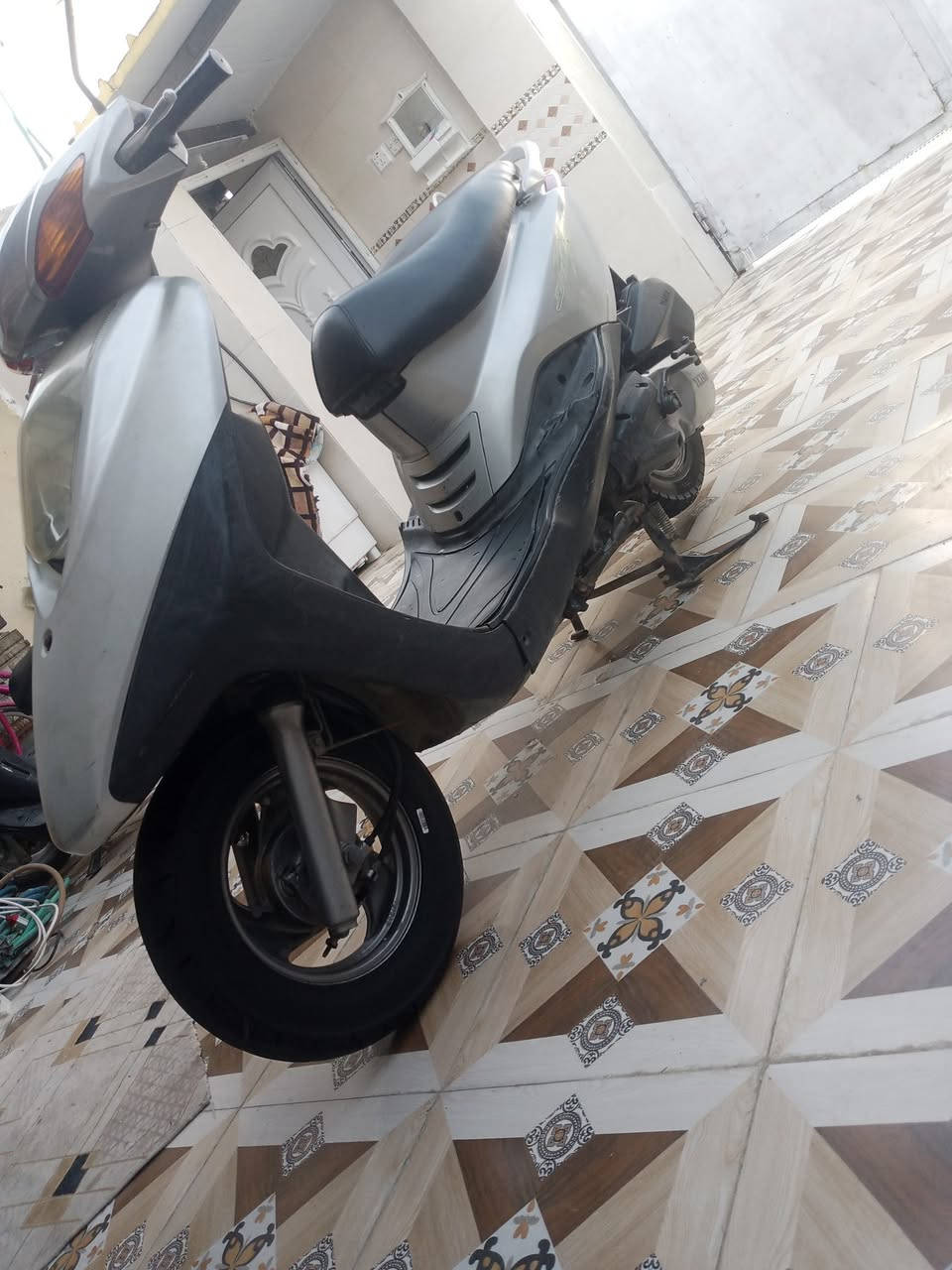 سلام عليكم دراجه بريز للبيع  يجي خاص او الاتصال على هاذه الارقم ***********
