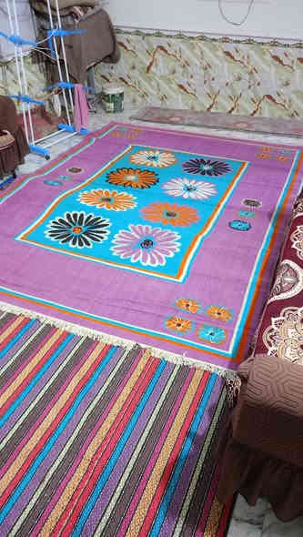 فرشات للبيع 4 وحده 25 بي مجال مكانه الناصرية رقم ***********
