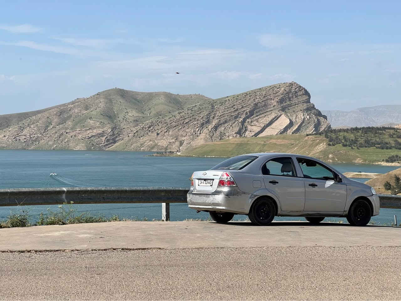 🚗 للبيع أو المراوس – شيفروليه أفيو 2010 وارد خليجي

المحرك: 1.6L خليجي "مسكّر" بحالة ممتازة مبدلة جديد قبل 6 اشهر تقريباً واستخدمله زيت AMSOIL 10W-30

الحالة: السيارة مكفولة بالكامل، فقط الجاملغ الأمامي جهة السائق مصلح (دايره مصلح بمكانه)

المواصفات:
✅ زجاج كهرباء كامل (4 جامات)
✅ مرايا جانبية كهربائية مع تحكم
✅ جنطة كهربائية + سنتر لوك
✅ ريموت كونترول (فتح/قفل/فتح الجنطة)
✅ تبريد/تدفئة شغّال 100%
✅ كهربائيات بلادية وكاملة
شاشة اندرويد اوتو وابل كار بلي + كاميرا خلفية عين السمكة
لايتات عدسات LED
دعامية وبروجكترات ولايتات ودرع وطبربازات ادامة كاملة كلها جديدة
حدادية كلها نفض هستوني مبدلها من الدعامية للدعامية.
الصيانة:
🔧 كلشي شغال بيها بدون نقص
🔧 صيانة دورية كاملة + تبديل جميع الزيوت مؤخراً

📍 موقع السيارة: النجف
📑 رقم بصرة دولي جديد باسمي (يتداور بكل المحافظات)

يرادلها بس صبغ للدعامية الخلفية لونها جارد فقط 
حدادية قبل اسبوعين بدلتها نفضتها كلها والمحرك اشتريته جديد لوك موجودة بالصور بطن المحرك وكل المنتجات والزيوت الي استخدمها اصلية زيت المحرك اصلي تبديلته ب60 الف

مسويلها ادامة كاملة وشاملة مبيها أي نقص لأن قبل اسبوعين رحت بيها من النجف لسليمانية بقيت اسبوع افتر بيها هناك.

📞 للاستفسار: *********** النجف, العراق
