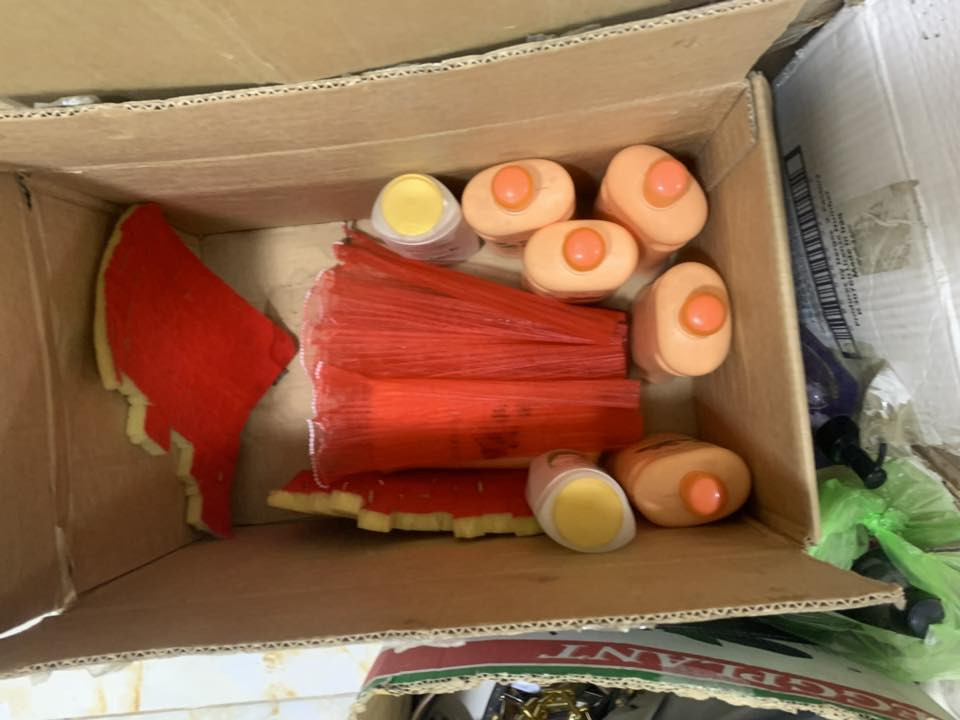 السلام عليكم لبيع غراض كوزمتك كاملة جميع مكياج وكس اسوارات وجنط وشامبوات ومرطبات اصليات تعزيلة محل تواصل واتساب ولخاص مفتوح الرقم واتساب فقط***********
