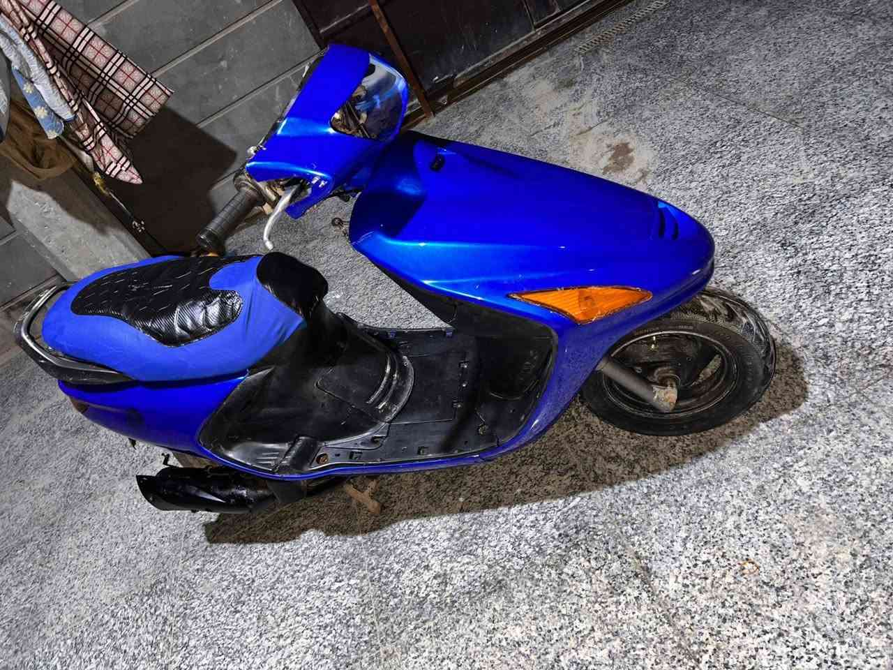 سلام عليكم دراجة فراشة للبيع مفتوحة قبل اربع تيام من مجفته مكينته ناعمه تخبل كهربائيات شغاله نقصه لايت كدام دبلات جدد كفرات جدد وكاملات مكاني البصره قضاء المدينة السعر 300 وبيه مجال قليل الاتصال عله الرقم التالي ***********
