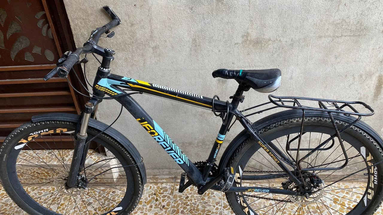 السلام عليكم 
بايسكل للبيع حجم ٢٦ السعر ٣٥ وبيه مجال 
المكان حي السماح للإستفسار الاتصال على الرقم 
***********
