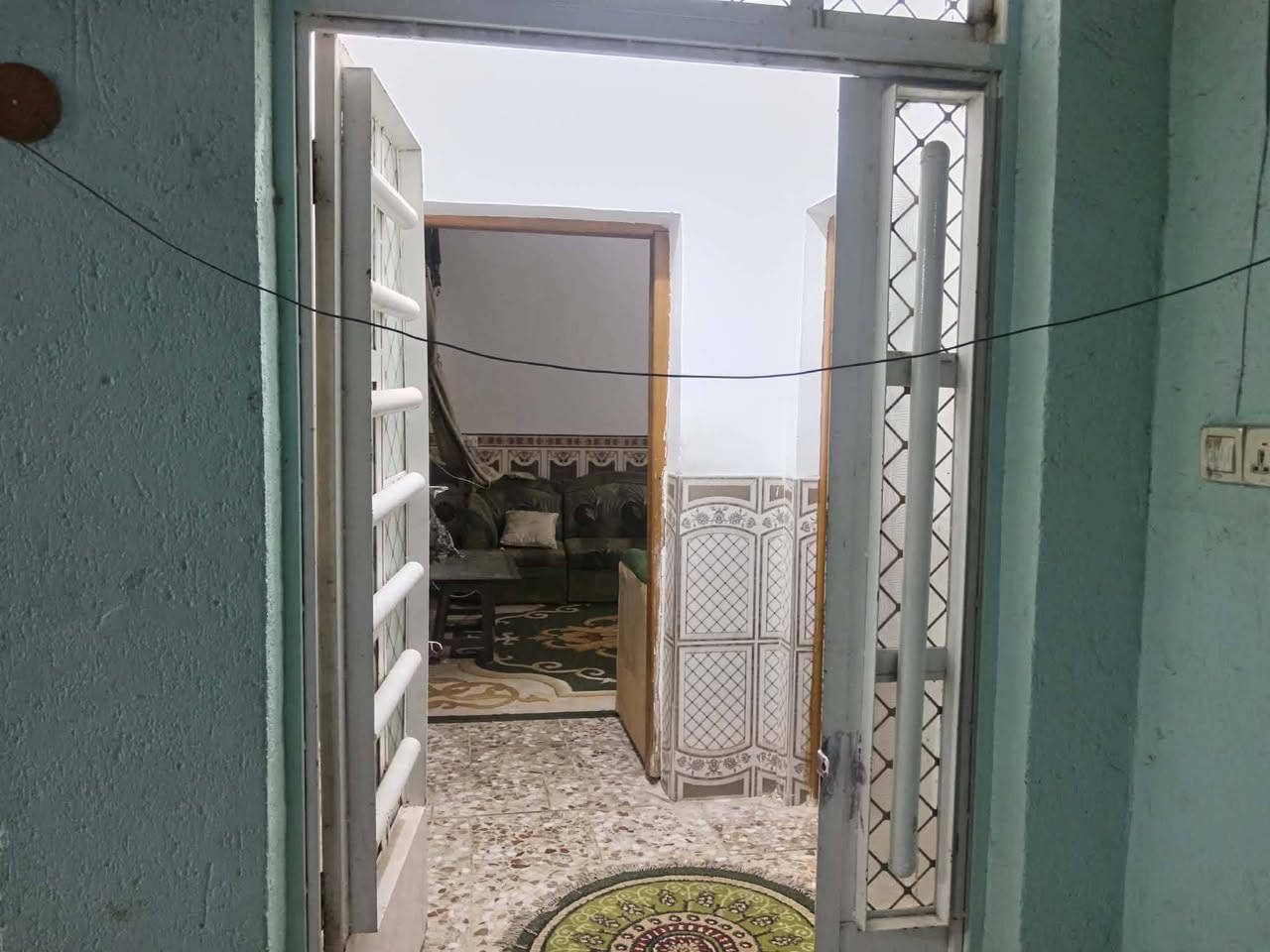 �

قطعة أرض سكنية بمساحة (550م²) مع دار علما بأن الدار والقطعه على شارعين موقع ممتاز جداً على طريق المشايه المعاره @

✅  الدار مع قطعه مساحه الكليه 550 م 
✅ الشارع الأمامي 6 متر
✅ الشارع الجانبي 6 متر
✅ علما بان القطعه اللي ضمن الدار وعلى شارع عرضه 6متر 
✅ معزوله بامكانك بناء دار مستقل او تقسيمها إلى عدد اثنين من القطع لانها مباشره على شارع 
✅ يتوفر ماء وكهرباء ومولدة
✅ كافة الخدمات متوفرة
✅ سند باسم البائع ومداور مباشر للمشتري

موقع استراتيجي مناسب للسكن أو الاستثمار.

📞 للاستفسار والاتصال:
***********
***********
***********
