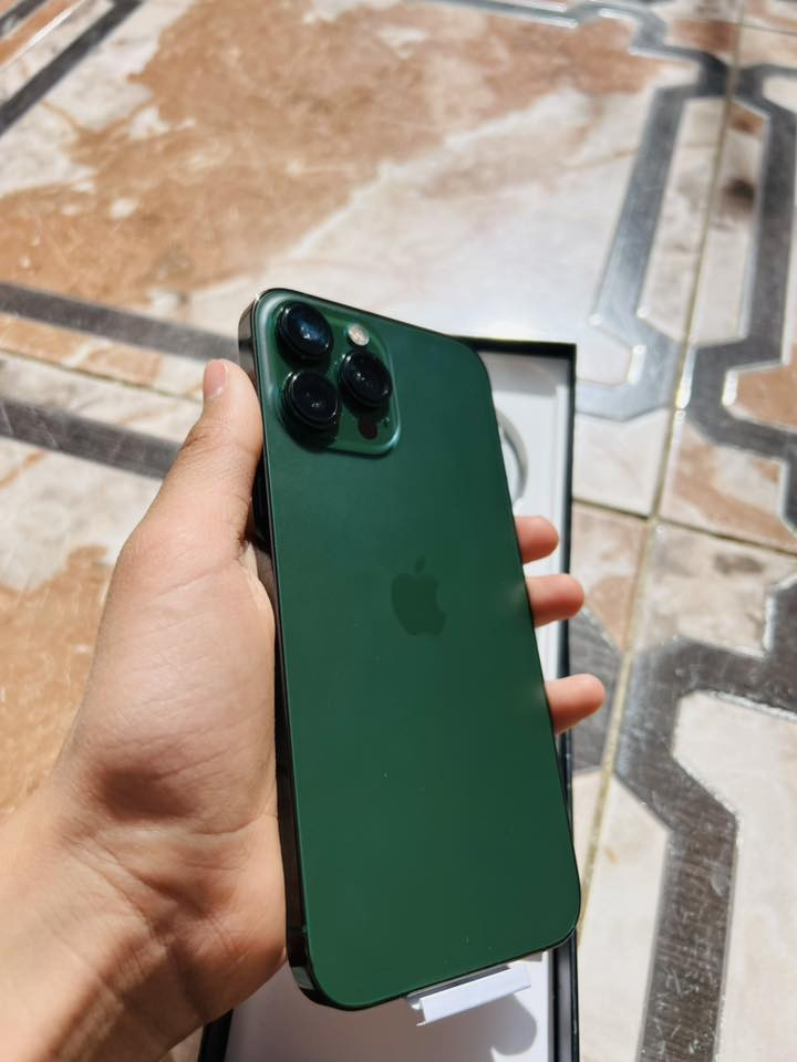 سلام عليكم أيفون 13 برو ماكس ‏اللون المميز الزيتوني
‏ذاكرة 256 بطارية 86 بلادية غير محفزه الجهاز كله بلادي شرط الفحص بأي مكان يعجبك الجهاز بعد حالة الوكالة نظافة 100% 100 لون جدا مميز كامل ملحقات المكان الناصرية المركز
￼السعر اتصال فقط ***********
