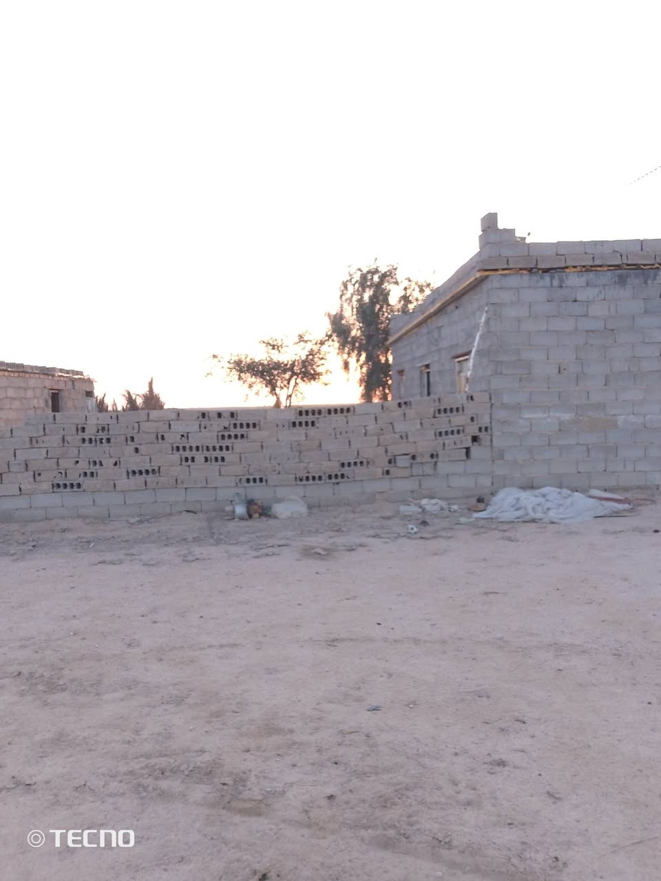 مزرعة للبيع 45دونم بيه.بصل300 طماطه.صيفيه مزروعه بيه حنطه15دونم بيه بيوت ثنين حديد نيلون  بيه مولده كهرباء بياره ثنين.جاهزه سعر. 40.بيه مجال لطيبين ***********..***********
