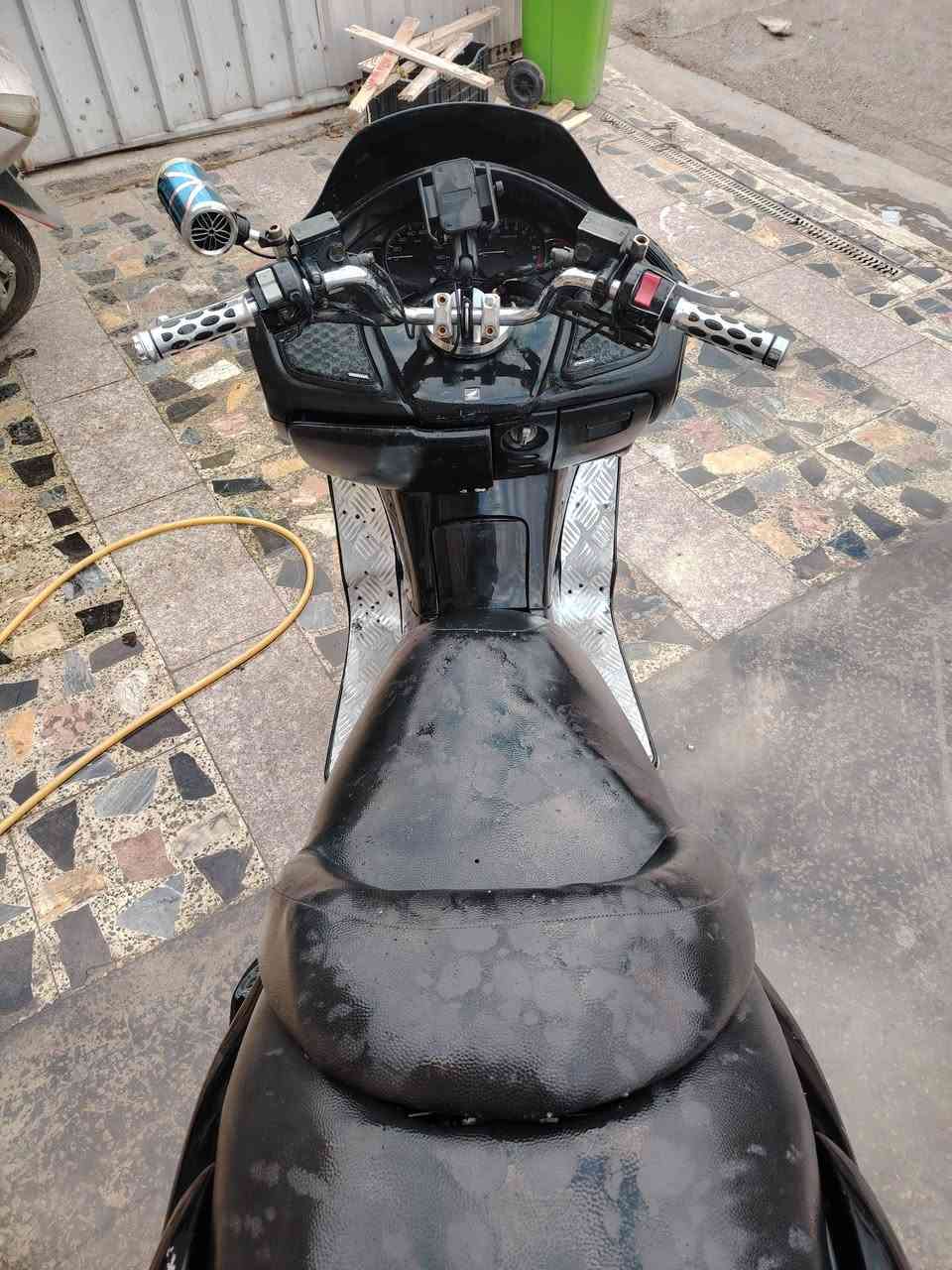 عليكم من ارخص الدمن دراجة فورزة 0/٩ بصمة محرك خير من لله   كهربيات شغالة  دراجة مال جناي نضيفة ومرتبة  مكاني بغداد شعب مستعجل عل بيع سعر ٥٥٠
***********
