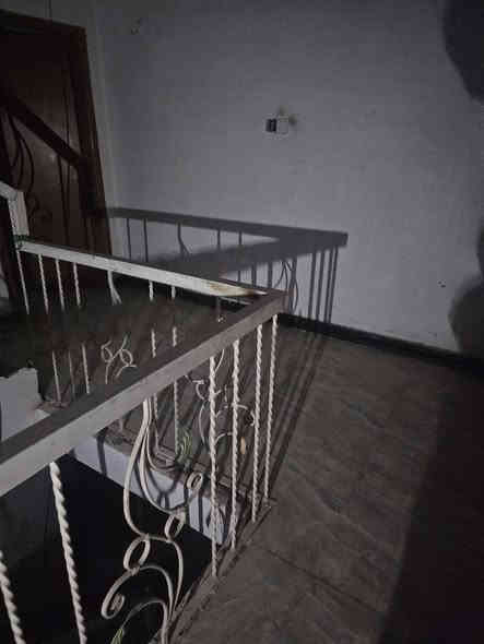 دار للايجار 
المساحة ٢٤٠م طابقين يحتوي على ٣غرف نوم ،مطبخ،صالة كبيره،كليدور،صحيات داخلية وخارجية

الموقع//الكفائات من جهة شارع كربلاء مقابل شارع ٨٠ ،البيت ركن يطل على ساحة 

قيمة الايجار ٣٥٠ 

للاستفسار:***********
***********

مكتب الزركاني للعقار
شارع ٨٠ قرب القبة الذهبية
بيع_شراء_تعقيب
