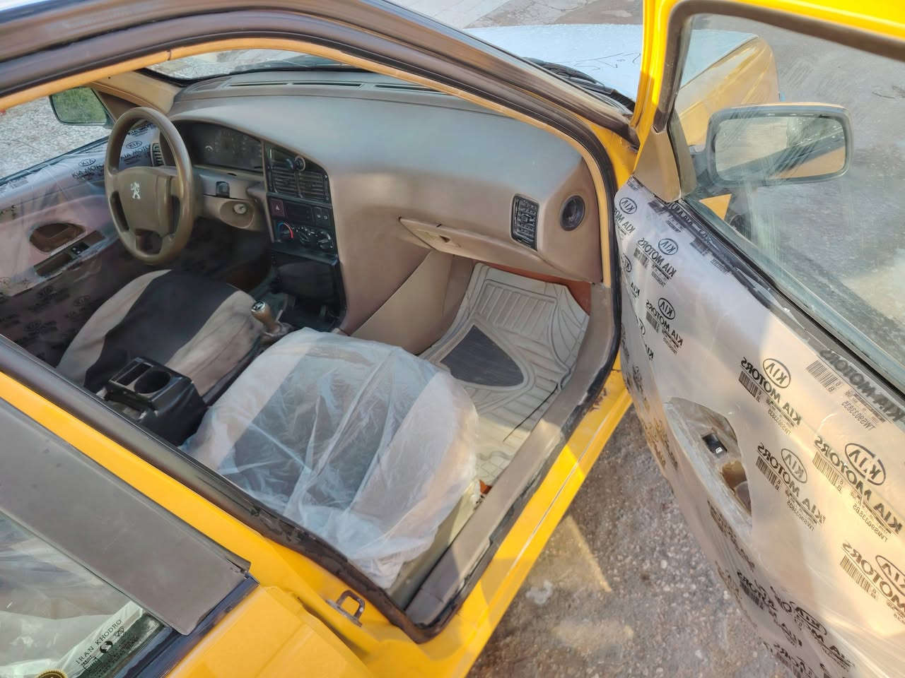 بيجو 405 للبيع 2015 سياره جاهزه كير مكينه تبريد حداديه كلهن فول سياره جاهزه ومذب عليه شي بس صبغ بل الجاملغ لخلفي وشويه من الجنطه بس بدون داخل لا حوض ولا اي شي هيئه غرامه مصفره مكانه نجف وراعيه بل النجف سعر 34 وبيه مجال استفسار ***********
