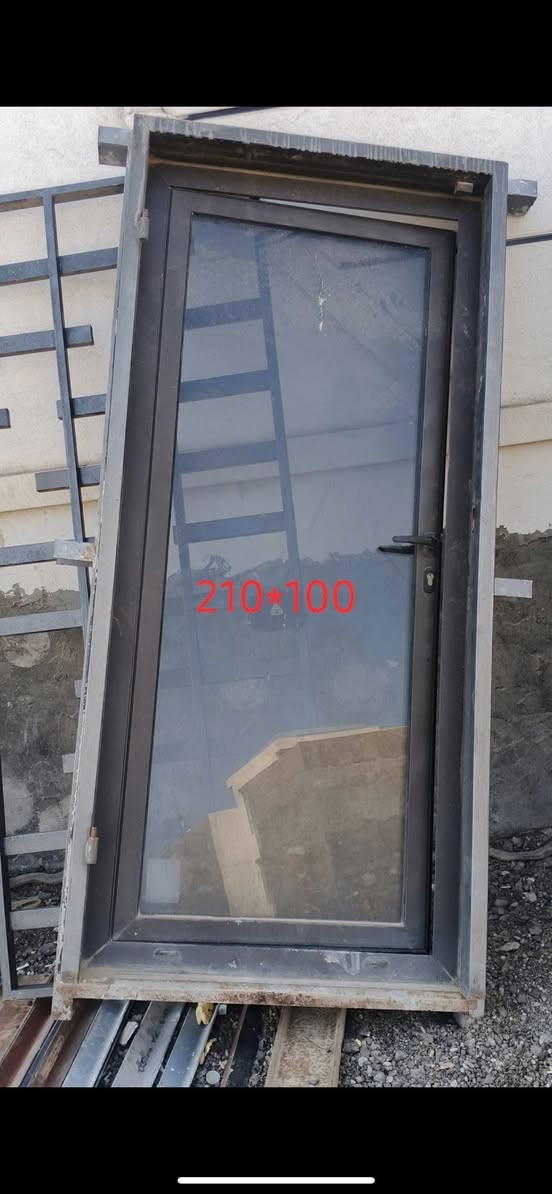 سلام عليكم بوب شبابيك المنيوم نضافه100/100 مكاني بغداد قرب جسر دوار ***********
