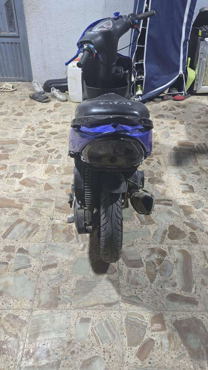 ماكس عدله 2006
الدراجه تاركها وجاي ارتب بيها المكينه مبدل بيها بس ولف واحد 

الصالنصه عندي حلزوني (اصليه)
كشن ابو الفتحه اذا تريده او انطيك كشن بلادي
صدر رياضي قزم 
فج وصينيه اربعه بستم
كهربائياتها كلها جديده والدراجه ناعمه وشرط الفحص اذا ماعجبتك مرجوعه
 السعر 700 وبيها مجال للاستفسار خاص او ***********
