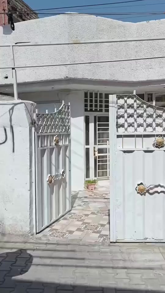 متاح بيت مساحه ١١٠ جسر ديالى مقابيل عماره الدفاعي شارع الحدادين قرب ملعب الزعيم  للاستفسار اتصال ،*********** بي واتساب
