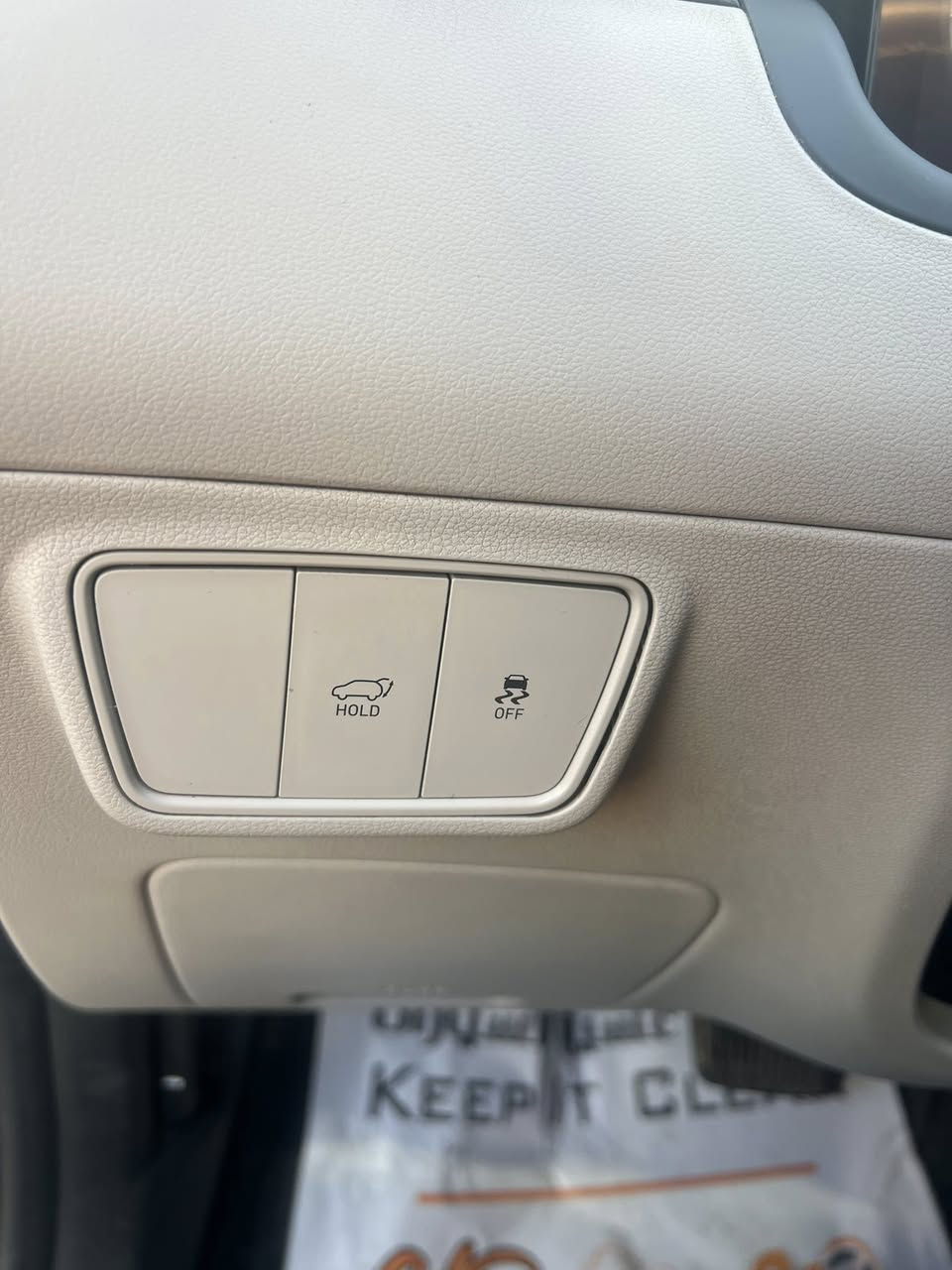 السلام عليكم
توسان موديل 23 
رقم بغداد باسمي تحويل مباشر 
شركه الكاصد 
ماشيه 26 الف حقيقي 
كير مكينه. كفاله بدون صوت بدون رواجز 
السياره بدون حالوب 
كفاله من الصبغ والتبديل فقط بارد  بيها ورصعتين والسونار موجود بالمنشور 

مواصفات السياره 
كشنات جلد+كهرباء 
جنطه كهرباء . ويل 19 
تجي فول عده البانوراما مع 

مكان السياره بغداد 
السعر 210 وبيها مجال بسيط 
***********
