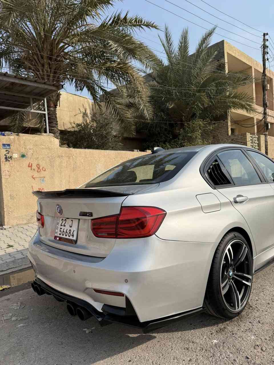 سلام عليكم شباب BMW F30 موديل 2018 فول مواصفات عليه اضافات كلش هواي سيارة جديدة ماشية 106 كم بدي كت m3 تخم ويل m3 اصلي فجوج دركة m السيارة جاهزة للاخير صفر مسج صندوق كهرباء بالرجل يفتح بيه تراي كلش حلو محدثه جاملغين وبنيد m3 حادثه شوية بنيد وشوية جاملغ الدواخل شرط دواخل ماكو ايرباك ماكو رقم اربيل باسمي تحويل شوكت ما تحب هزة ورقم جديد عندك مراوس ماكو مشكلة الماني بس
السعر ١٩٥ ورقة مجاله بسيط مكاني بغداد *********** 
حبايب كلشي اكو بالسوك واشكال اسعار النظافة والجاهزية تحكم ماعندك تعال اخذه بلاش وصلو على محمد وال محمد
