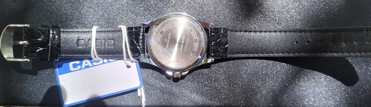 ​ساعة كاسيو الكلاسيكية - Casio MTP-E100D-1B
التصميم:  (Stainless Steel)
مقاومة الماء: مصممة بمعيار 5 ATM،
​نوع الحركة: كوارتز (Quartz) يابانية
الموديل: Casio MTP-E100D-1B
وبيه ضمان والحب يتفضل خاص يشوف المكينه اصليه 
سعر(30)على الاول تم


**إذا كنت صاحب هذا الإعلان وتريد حذفه لأي سبب، رجاءا أرسل رسالة إلى الدعم الفني**