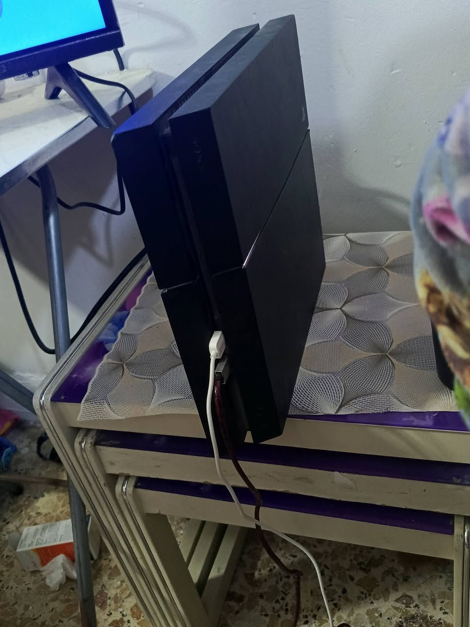 السلام عليكم بلي 4 فات ذاكرتة نص تيرا كامل مع جميع الملحقات واير تشغيل الجهاز واير HD الأصلي شاحنة جوستك وجوستكات 2 الجهاز شغال وشرط الفحص بس العدسة مال قرص متشتغل وسعر تصليحها 30 ألف بس الجهاز بي متجر وتنزل العاب مجانيه وبي بيس 2026 معلق عربي وبعد كم لعبه ددنزل إلي يريد فديو للجهاز يتفضل خاص ب180 قفل لحد يعاملني مكاني بغداد الكريعات #توصيل #ماعندي للأستفسار متواجد ع فيس أو الإتصال
*********** رقمي الاسيا ويوجد واتساب 
*********** رقمي الأثير ويوجد واتساب
