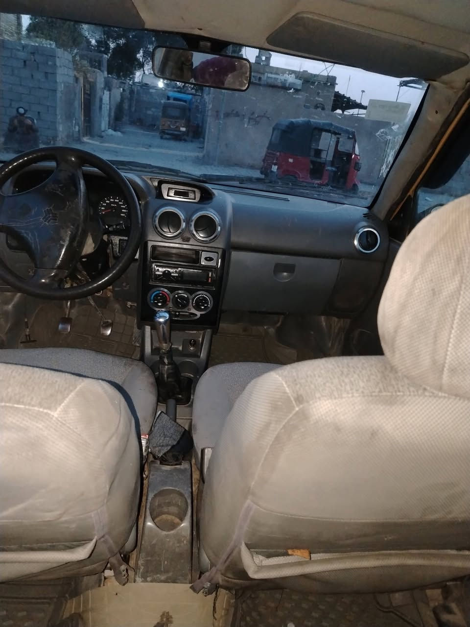 سلام عليكم سايبه للبيع موديل 15 نضيفه محرك وكير نضيفات تحويل ثانيوم شواصيه يرادله تعمير السعر 26 وبيه مجال المكان حي النصر رقم الهاتف ***********
