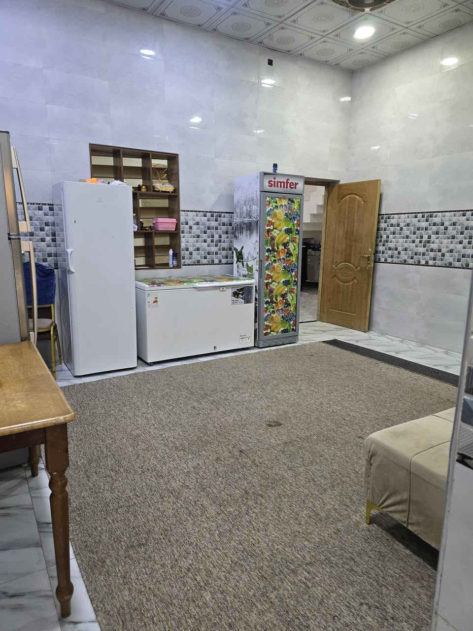 ياللة بيت بحي الزهور قرب جامعة الكنوز المساحة ٢٥٠
البناء درجة اولى طابقين ونص مطبخ حار ومطبخ بارد واستقبال جوا 
الطابق الثاني 3 غرف نوم وصحيات 
والطابق الثالث شقة كاملة ***********

