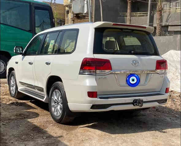 سلام عليكم تحيه طيبه 
تويوتا لاندكروز 2017 فطيم
موصفات
رقم بغداد بسمي
محرك 8 سلندر 4600
تخم تاير دلوب ياباني جديد
بصمه 
فتحه 
تحكمات ستيرن
شاشه
كامرات محيطيه عدد4
حساسات امامي خلفي 
زرام لايت
لايت نزنون
اشاره بل مرايه
عدد الركاب7
كراسي كهرباء
وباقي موصفات لاندكروز معروفه تجي فول الفول
سياره كفاله عامه 
ماشيه١٦٠ الف  
السعر 520$ورقه وبيه مجال قليل سياره جديده معنه كلمه
ذي قار الشطره
هاتف***********
