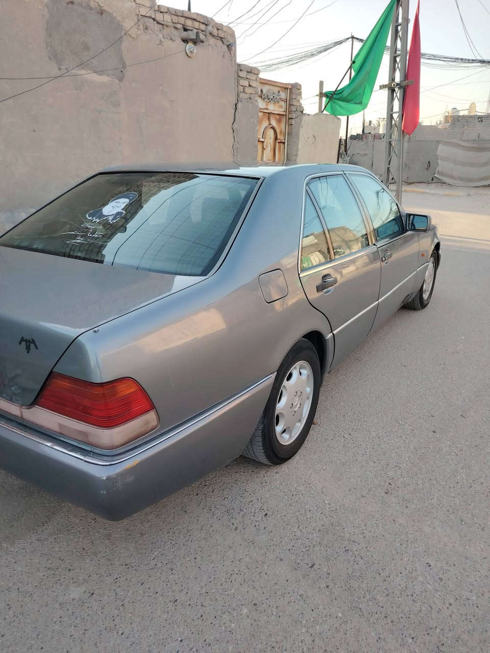 السلام عليكم سياره مارسدس شبح رائسي اصل كير ومحرك سته سلندر بلاد اضافه منضومه غاز وبانزين سياره فول موصفات كامرات ثنين حساسات كشن كهربائي تبريد تخم تاير حداديه جاهزه مجهزه برغي واحد ما نقصها سنويه لل2030 السعر 75 وبيها مجال العنوان الناصريه مركز ***********
