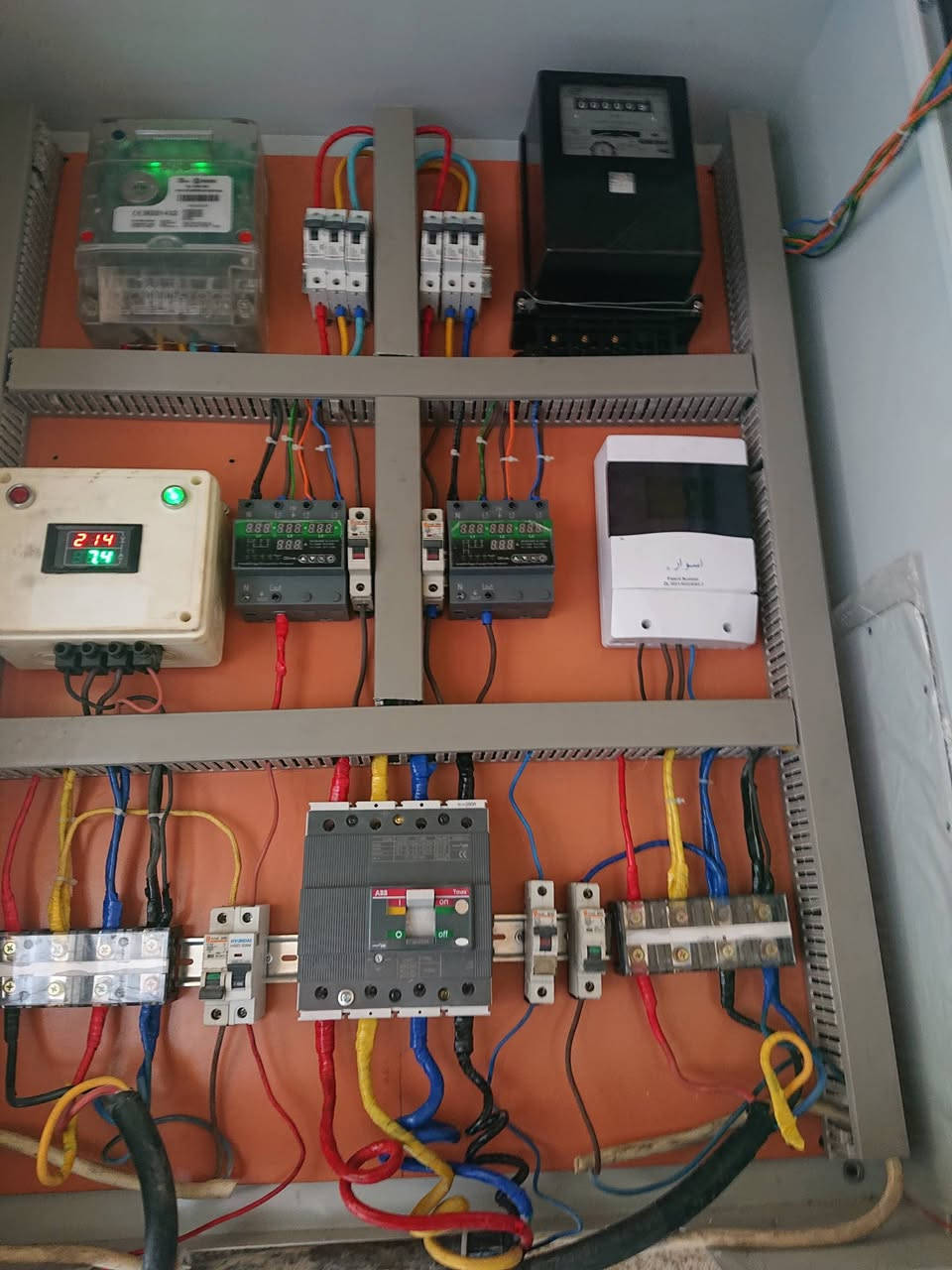 ابو كرار الزبيدي /تاسيسات كهربائيّة عامه/تجهيز وربط بوردات/كونترول سيطره متكامل /جنجات بمختلف انواعها /غطاس /ت.. ***********
