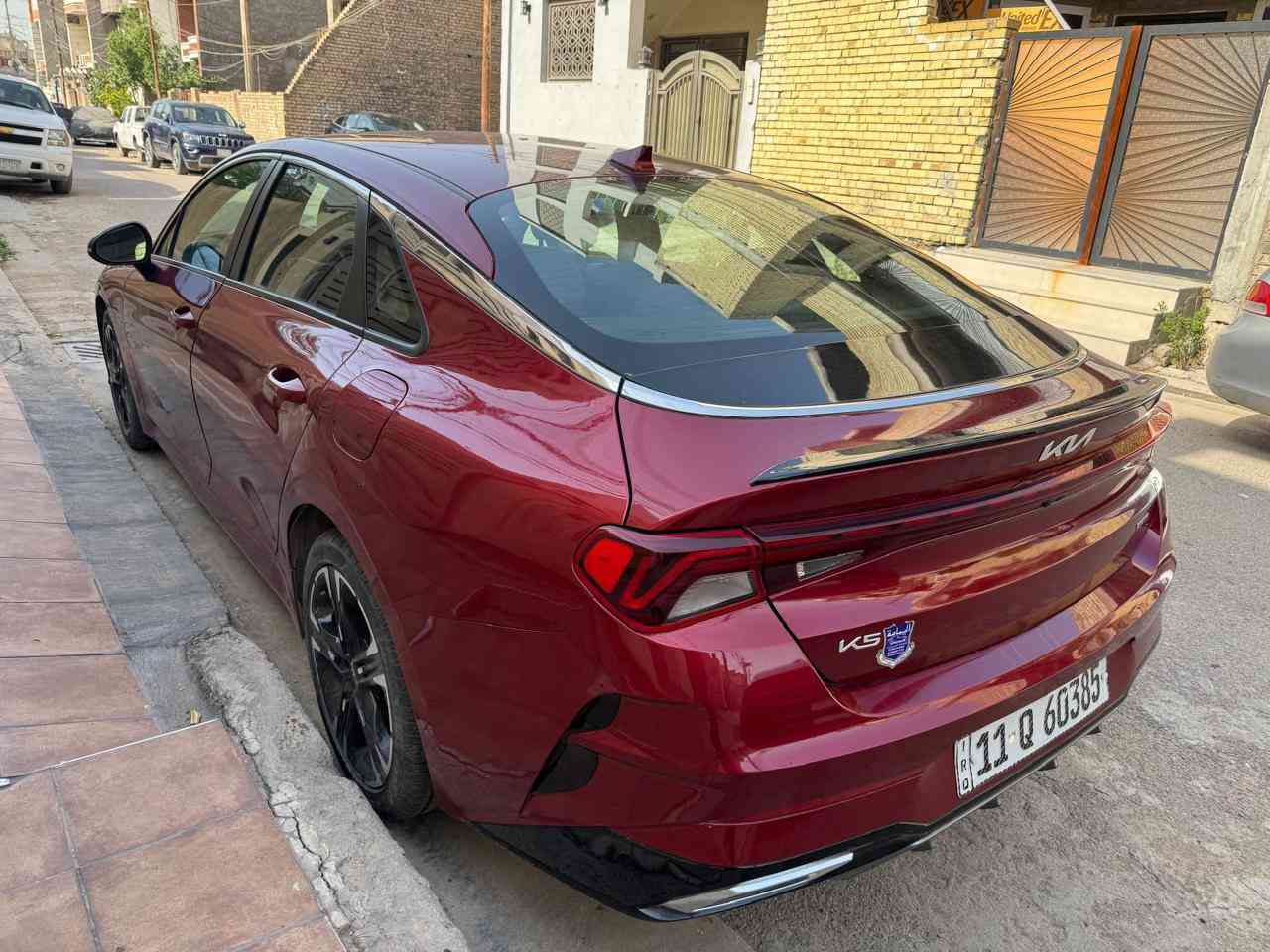 🚗 للبيع: KIA K5 GT LINE موديل 2024 - بحالة الزيرو 🚗
لأصحاب الذوق والتميز، متوفرة الآن كيا K5 فئة GT Line الرياضية، سيارة توب بالنظافة والمواصفات، وجاهزة للاستخدام.
🔹 المواصفات الفنية:
• المحرك: 1600cc Turbo (اقتصادي وقوي جداً).
• ناقل الحركة: 8 سرعات.
• الممشى: 8 آلاف ميل فقط (باعتبارها زيرو).
• الوارد: أمريكي.
🔹 المواصفات الخارجية والجمالية:
• اللون: أحمر ملكي مميز.
• الداخلية: جلد أسود بتصميم رياضي.
• الشكل: ستيرن رياضي (D-Cut)، ويل الحجم الكبير، ومرايات جانبية سوداء (Black Edition).
• العزل: دبل جام (عازل للضوضاء والحرارة) لراحة تامة أثناء القيادة.
🔹 الأنظمة والتقنيات:
• أنظمة الأمان: رادار أمامي، نظام تحديد مسار، نظام النقطة العمياء.
• التكنولوجيا: شاشة كبيرة تدعم Apple CarPlay و Android Auto، شاحن لاسلكي (Wireless Charger).
• الراحة: تشغيل عن بعد، بصمة أبواب، فتح الصندوق الذكي، تبريد قطعتين (منفصل)، كشن سائق كهرباء مع تدفئة بالكشنات الأمامية.
🔹 حالة السيارة:
• السيارة نظيفة جداً (أشبه بالجديدة).
• الضرر: صبغ في الجاملغ والباب الخلفي الأيسر فقط (بدون أي لغد أو حادث داخلي).
• الايرباكات: سليمة 100% (بدون ايرباك).
• الرقم: بغداد (التحويل ثاني يوم مباشرةً).
💰 السعر: 18,500$ (شدة و 85 ورقة) - 
📍 الموقع: بغداد - الدورة / حي الكفاءات.
📞 للتواصل والاستفسار: ***********
السيارة حيل مرتبة وتستاهل، والي يدور نظافة ومواصفات GT Line الحقيقية لا تضيع من أيده.
