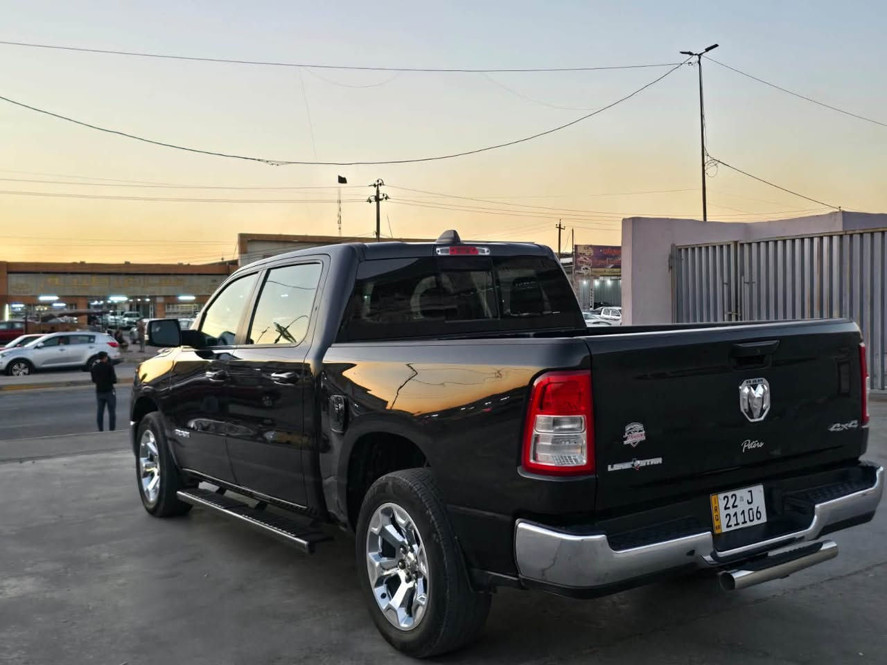 Ram lone star 2022
السلام عليكم
وارد امريكي 
٦ سلندر ايتورك
ماشيه 99 الف كيلو متر
حادثها اثر سقوط شيء على التكمه و صور الحادث مرفقه
مكان السياره بغداد
السعر 23000 الف دولار
للتواصل *********** واتساب
