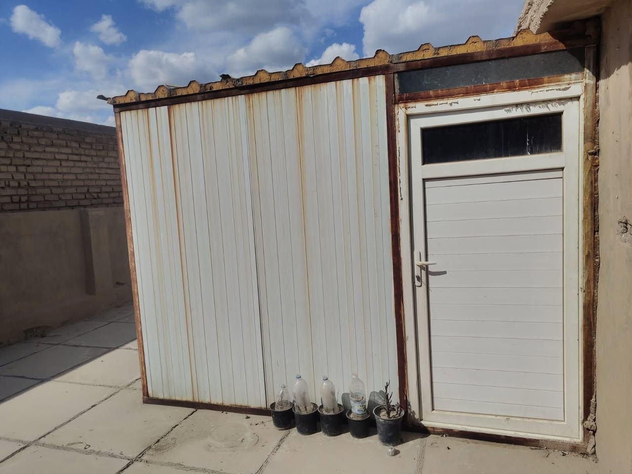 غرفة سندويج للبيع مساحتها واسعة
رايدها بمليون و200 الف وبيها مجال 
للاتصال ***********
