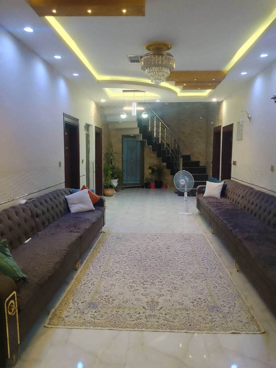 دار للبيع طابو ملك صرف
المساحة 300 متر 
طابقين منفصل الطابق الأول يحتوي على /(4غرف نوم _استقبال_صالة_مطبخ قاطع صحيات داخل _ كراج حديقة مع صحيات خارجية
الطابق الثاني يحتوي على /درج خارج غرفتين نوم _استقبال_صالة_مطبخ_قاطع صحيات )
طابق الثاني مؤجر  250الف دينار 
العنوان كركوك حي عسكري قرب جسر ليلان 
السعر /325 مليون وقابل للتفاوض مباشر مع صاحب الطابو 
ملاحظة / ويصلح للاستثمار  بالشهر اكثر من600 الف دينار 
عنوان المكتب/ طريق بغداد قرب مجمع بوليفارد 
للاستفسار اكثر يرجى الاتصال بالرقم 
***********
