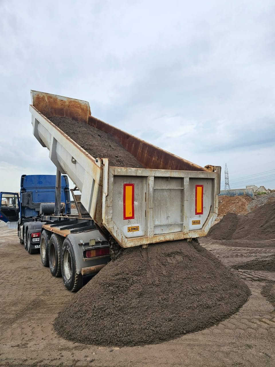 السلام عليكم
بودي تركي بابان جك جبير 
دناكير 14 تايرات نص عمر
مكان موصل السعر 85 بي مجال
*********** 
***********
