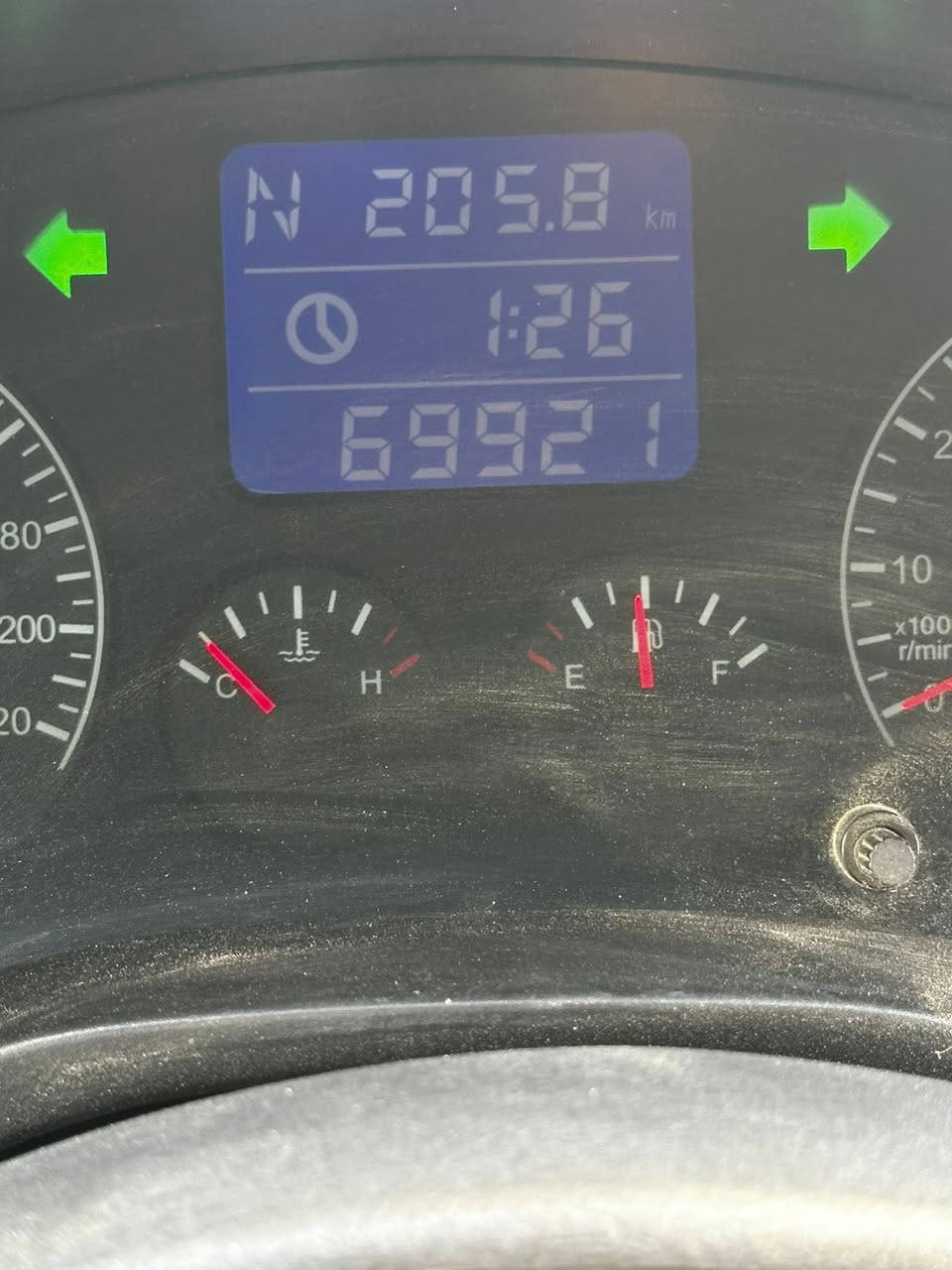 السلام عليكم تيكو موديل ٢٠١٤ بيها صبغ بس جاملغ وسونارها وياها موضح كلشي رقم بغداد باسمي تحويل ثاني يوم كير مكينه تبريد صدر مكفول مكانها بغداد حي العامل قرب شارع المطار 
*********** 
سعر ٦٩
