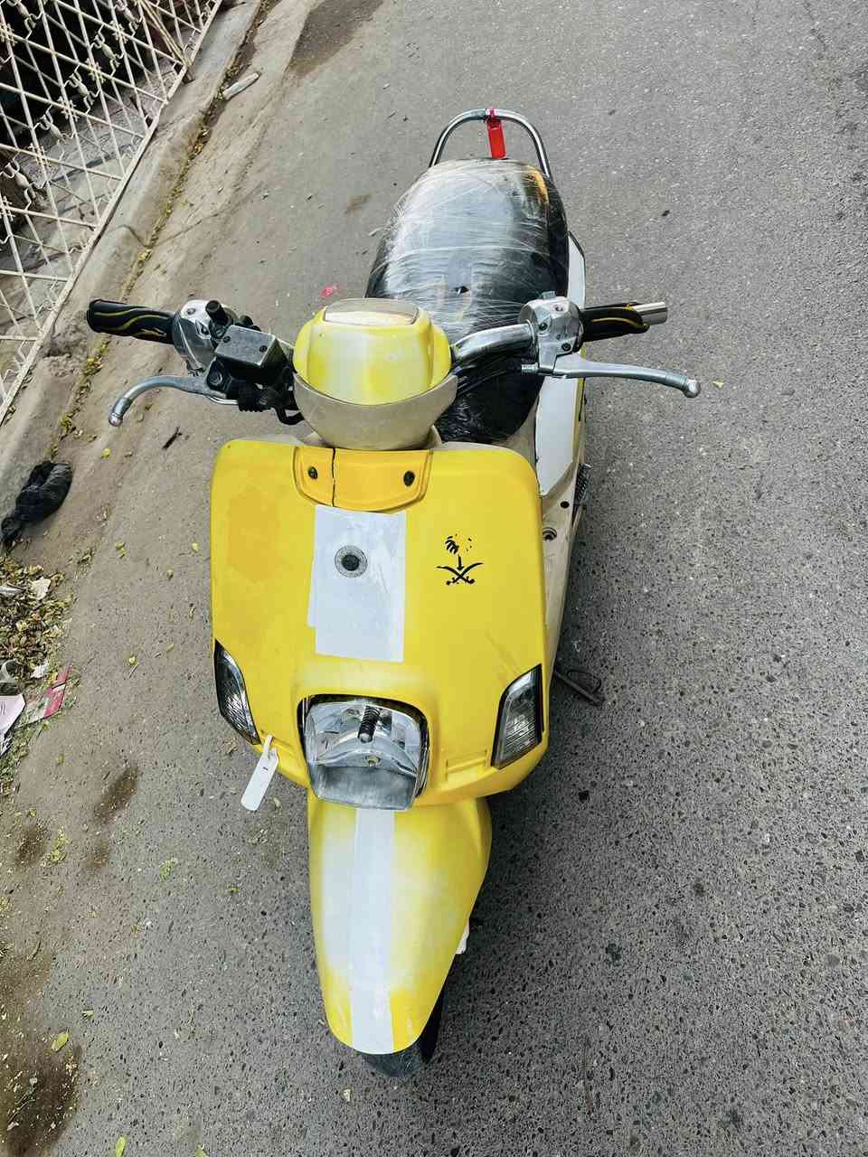 عندي بوليس لون ليموني🍋 كفرات اصليه مختمه داخل كريمي مكينه ناعمه شلعه ومعدل كهربائياتهه شغاله اوراق كامله المكان الغزاليه السعر 500 الشراي يخابر وهذه رقمي ***********
