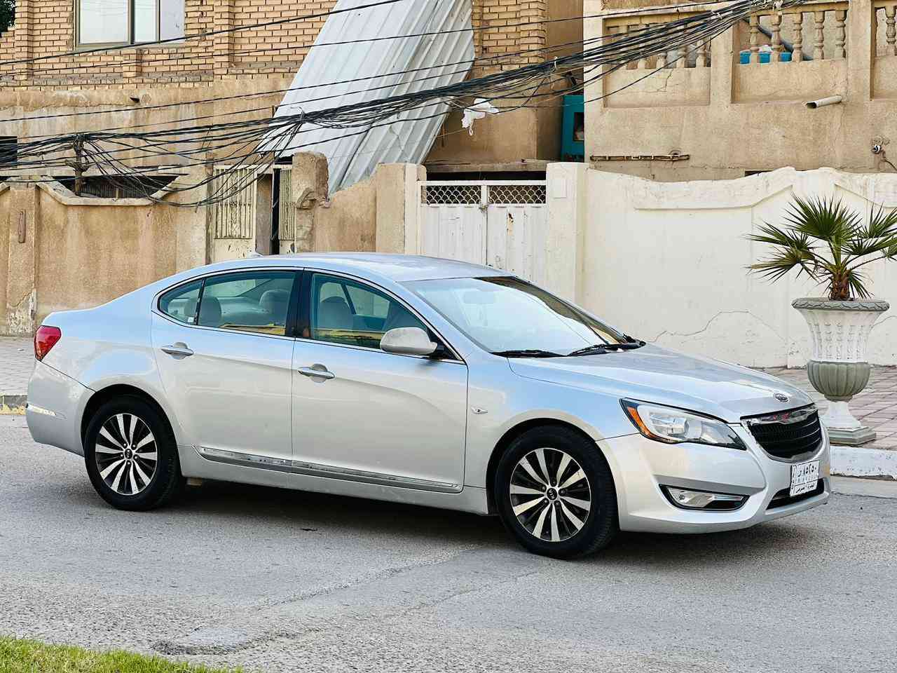 كادنزا خليجي 2012 السعر 93 قابل للتفاوض الاستفسار اتصل *********** خليجي كفاله عامه ضربه وصبغ وتبديل عدا هلال خلفي فقط والباقي كفاله عامه مواصفات شاشه كبيره تحكم ستيرن كشنات كهربائي قطعتين تبريد اشاير مرّي كهربائي حساسات امامي وخلفي مكينه سته 6️⃣ سلندر مكينه وكير مكفولات حداديه جديده تخم تاير تبريد ثلج ❄️ مشروع وطني سنويه ل ٢٩ مكان سياره ذي قار كربلاء, العراق
