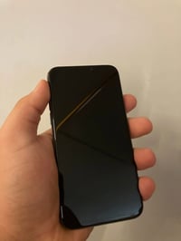 ايفون ١١ برو فقط مبدل شاشة درجة اولى   لسعر ٢٥٠   07829365559