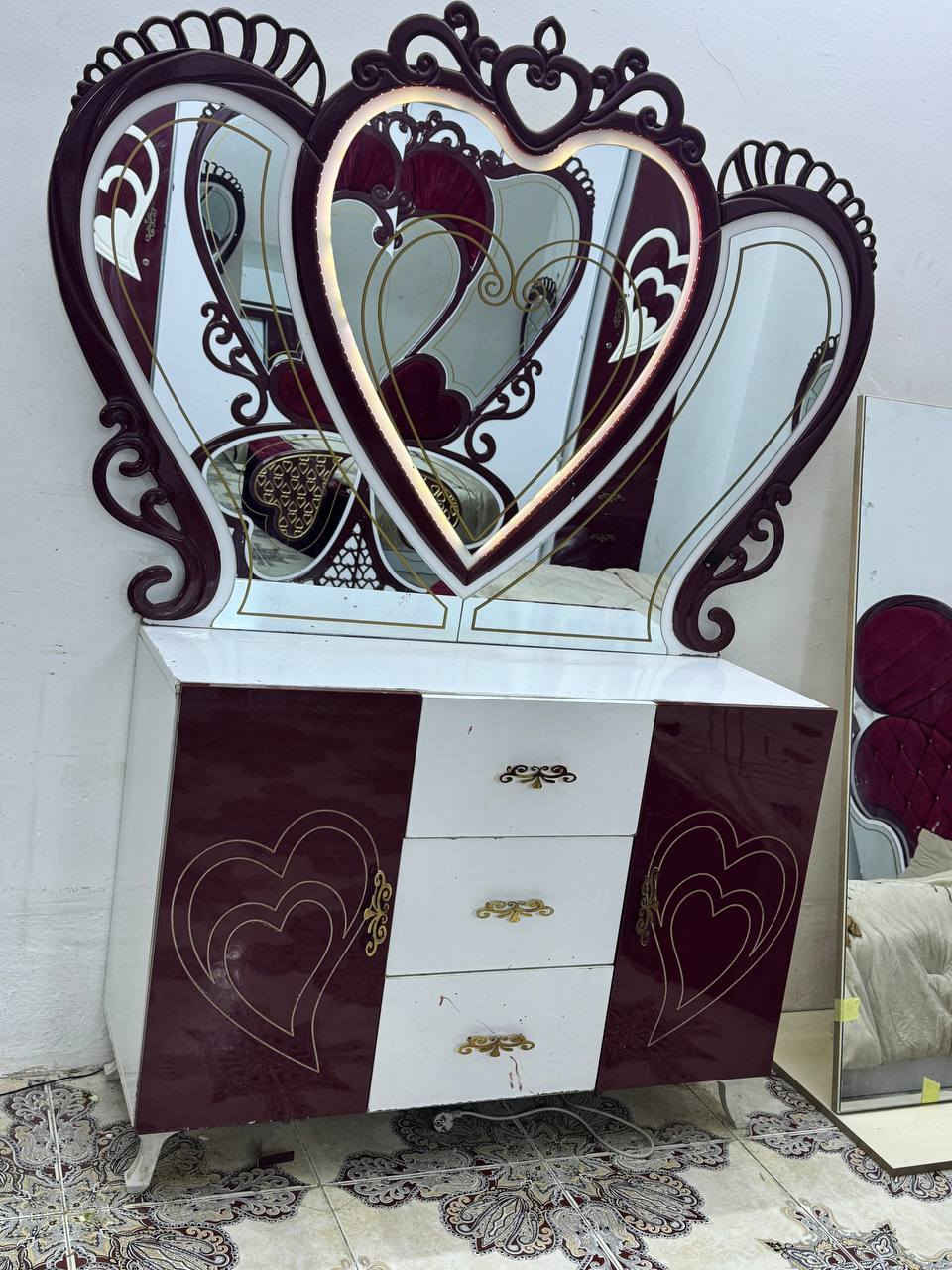 غرفه تركي نظيفه كلش  السعر 600 وبيه مجال العنوان بابل المركز م  ***********
