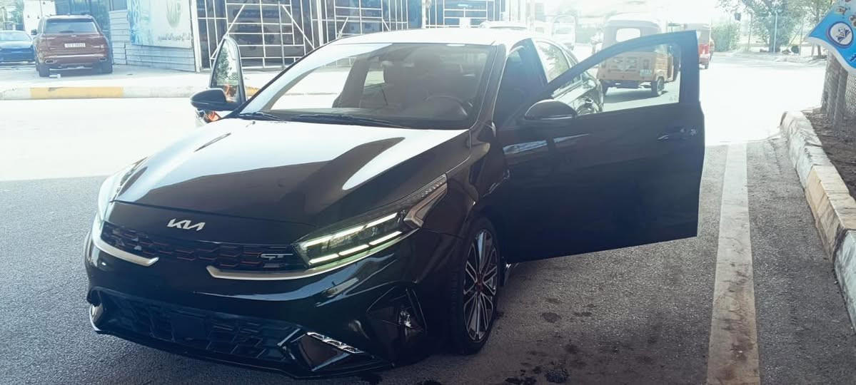 يالله كي فورتي موديل 2024 بدون رقم منفيس بسمي تحويل مباشر جاهزة السيارة تبريد *
ومكينة وكير وحدادية وتايرات وكهربائيات
مكفولات حادثها فقط مبدل بنيد وبارد بل جاملغ الايمن 
السياره زيرو ما ماشيه 1 ميل الي يريد مراوس اراوس وياه 
***********
