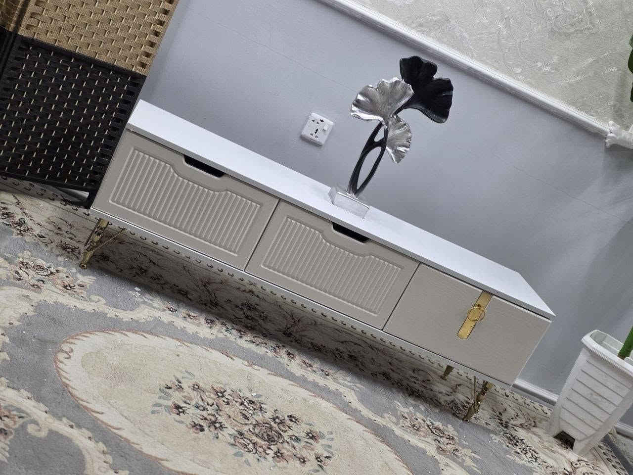✨ ميز مودرن أنيق بسعر مميز ✨
🔥 تصميم عصري
📏 القياسات: ▪️ العرض: 140 سم
▪️ العمق: 35 سم
▪️ الارتفاع: 45 سم
💰 السعر: 80الف 

🚚 التوصيل مجاني لكل العراق 🇮🇶 ✔️ بغداد ✔️ جميع المحافظات


**إذا كنت صاحب هذا الإعلان وتريد حذفه لأي سبب، رجاءا أرسل رسالة إلى الدعم الفني**