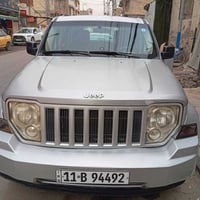 جيب ليبرتي 2008  تخم تایر جدید محرك وكير وحداديه  بيها صبغ  قطعتين بني...