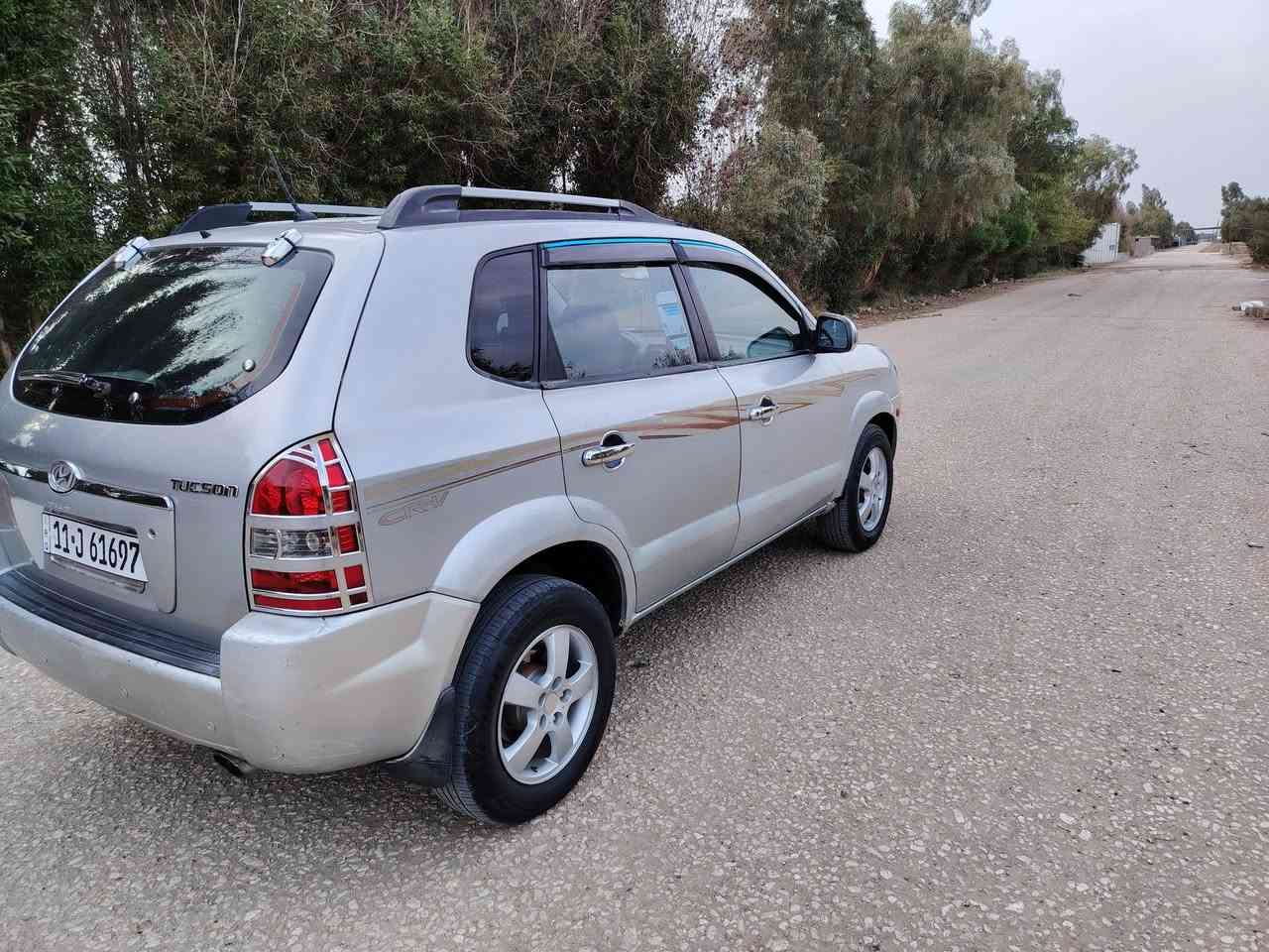 السلام عليكم توسان للبيع موديل ٢٠٠٧ محرك ٢٠٠٠ رقم بغداد بسامينه السنويه لل٣٠ وهزه جديده شرط التحويل السياره مكفولة من كص وضربه بيهه رشات صبغ ابيع حزام كير مكينه حداديه تخم تاير كهربائيات كلها شغاله السياره احله من الصور السياره جاهزه تدفئه تبريد مكاني بابل الشراي يتصل خاص ما اجاوب السعر ٨٨ رقم الهاتف ***********
