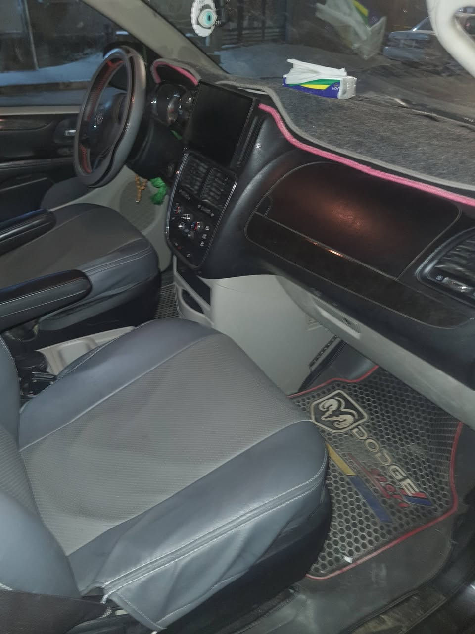 دوج كرند كرفان موديل ٢٠١٦ وارد أمريكي ثلاث قطع تبريد سنويه جديد رقم نكلينزي بسمي مكان السيارة البصره تلفون ***********
