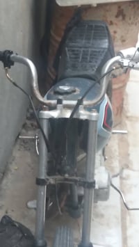 دراجة نارية • ٢٠٠ سي سي