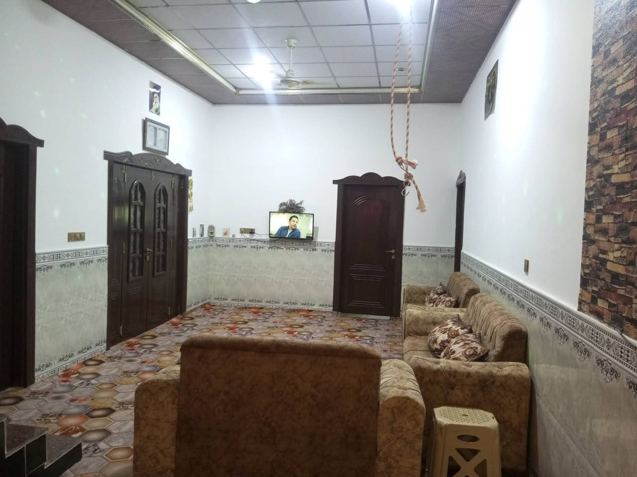 سلام عليكم بيت للبيع مساحه نصف دونم ومساحت بناء 200مترعنوان الهارثه قرب محطه مشمشه ***********
