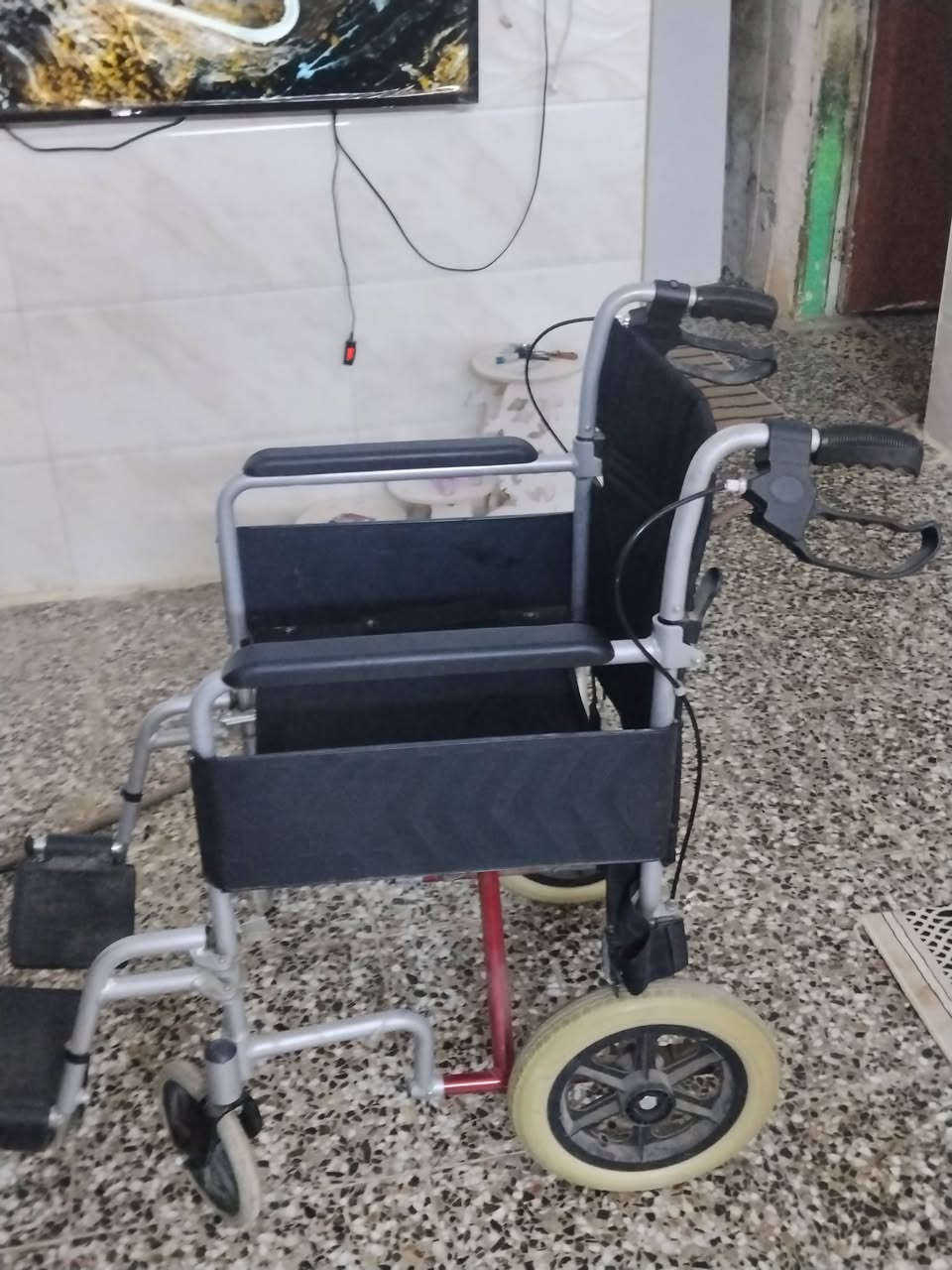 سلام عليكم كرسي معوقين سعر 125الاف استعمال قليل ***********
